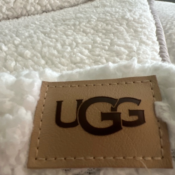 UGG Sherpa Reversible Throw Blanket | Cream Taupe | Cozy Plush | 50x68 - Picture 3 of 5